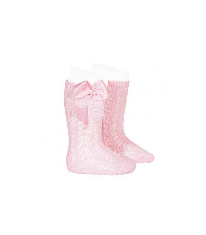 Calcetines altos calados con lazo rosa bebé de Cóndor